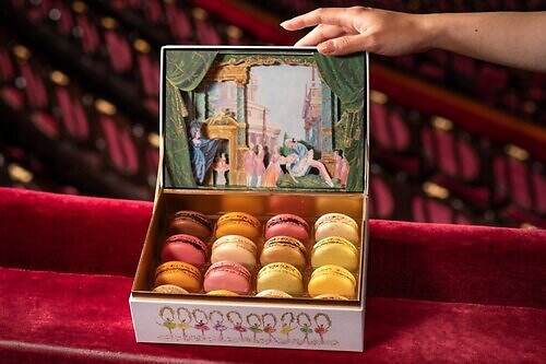 ラデュレ×パリ国立オペラ座のマカロンボックス、バレエ作品『眠れる森の美女』舞台をミニチュアで表現