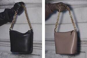 エンポリオ アルマーニのゴールドチェーン付きホーボーバッグ、ショルダー＆クロスボディの2WAY仕様