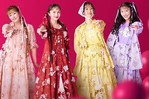 ピンクハウス×ももクロ10年ぶりコラボ、リボンを飾ったメンバーカラードレスやぬいぐるみチャーム