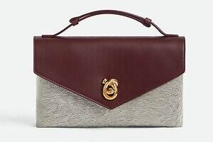 ボッテガ・ヴェネタ“フェルト×レザー”のバッグ、結び目パーツ煌めく「ノット ロック」