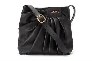 ロエベの“大きめ”バッグ、カジュアルにも仕事にもOK！人気の優秀トートやショルダーバッグに新作