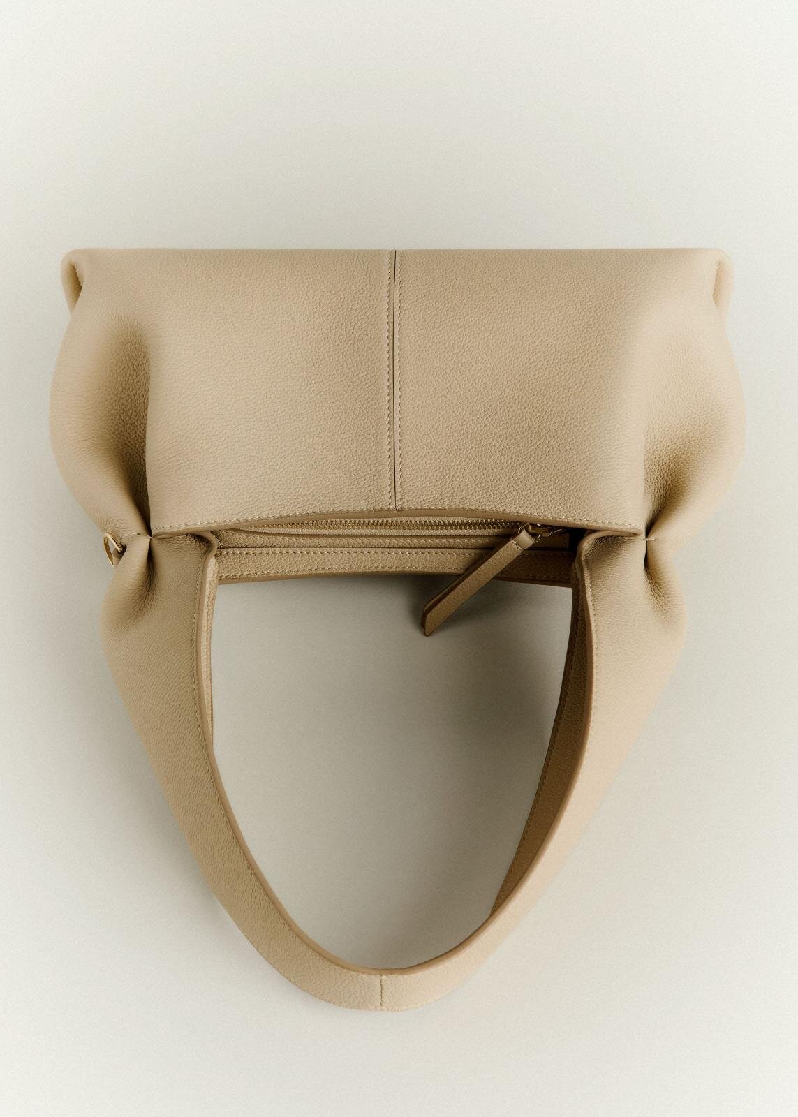 ポレーヌのアイコンバッグ「ヌメロ・ヌフ」から初のショルダータイプ、曲線フォルム×上質レザー｜写真14