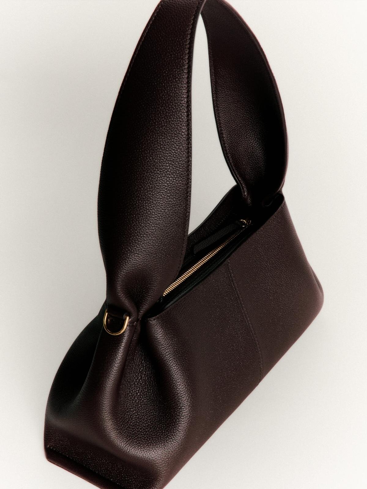 ポレーヌのアイコンバッグ「ヌメロ・ヌフ」から初のショルダータイプ、曲線フォルム×上質レザー｜写真12