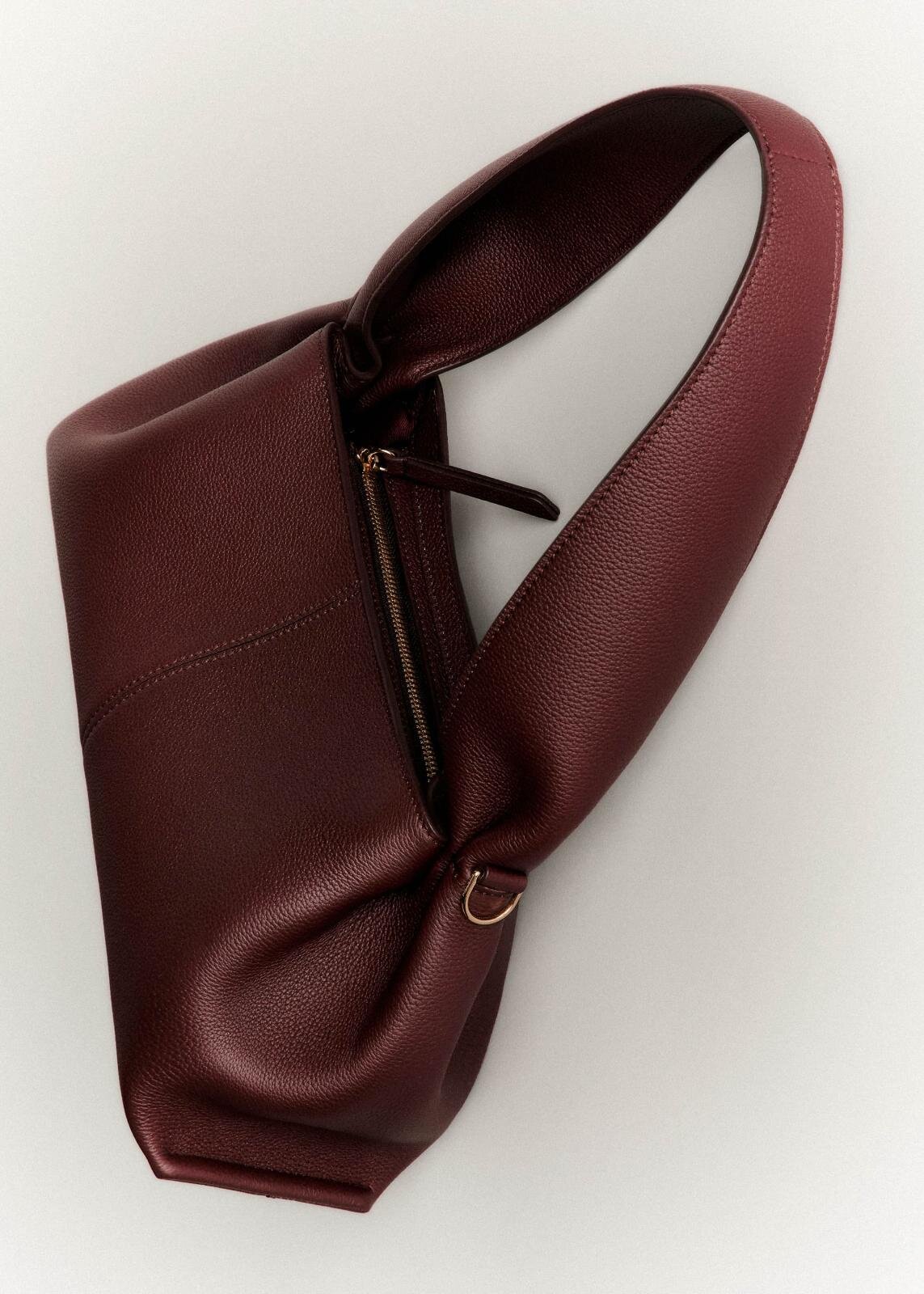 ポレーヌのアイコンバッグ「ヌメロ・ヌフ」から初のショルダータイプ、曲線フォルム×上質レザー｜写真8