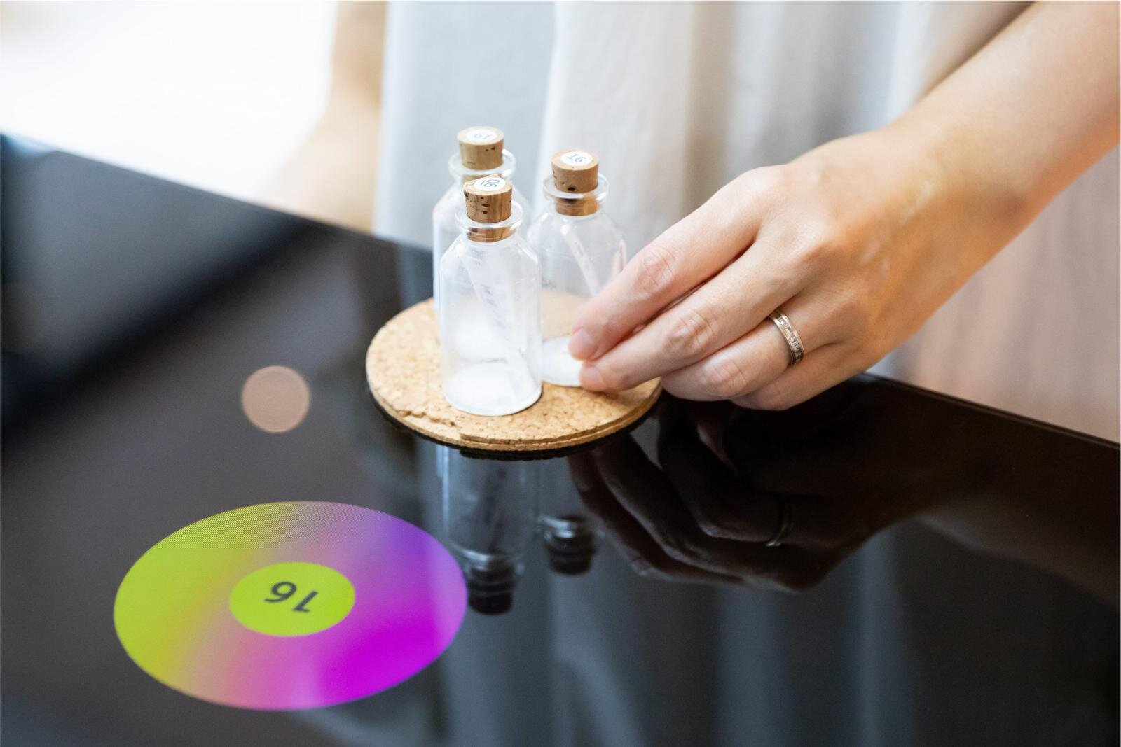 香りのソムリエAI「カオリウム」名古屋タカシマヤに、約40ブランドから“理想のフレグランス”を導く｜写真3