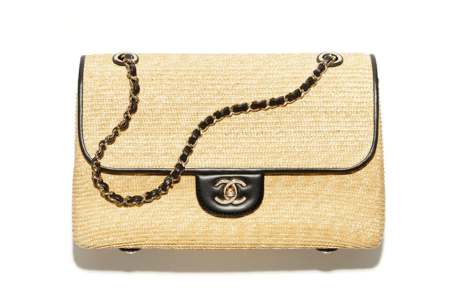 シャネルの“モノクロ”ホーボーバッグ＆フラップバッグ、ラフィアやストロー素材で軽やかに