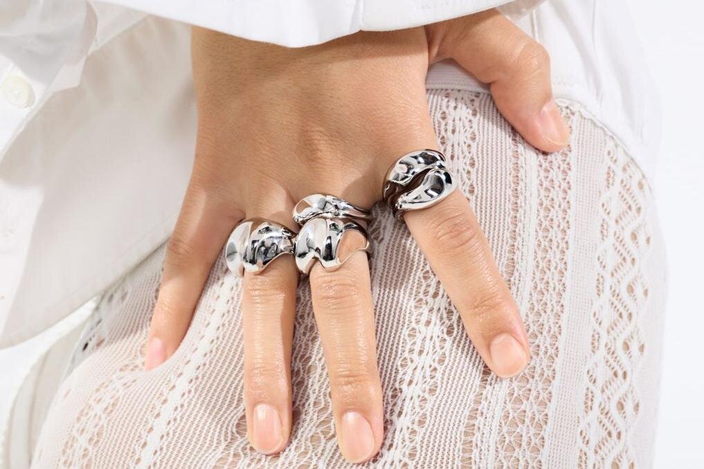 マリア ブラック国内2号店が伊勢丹新宿に、限定ジュエリーや”2粒ダイヤ”の揺れるピアスも