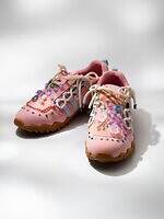 貴和製作所“フラワービーズ”煌めくピンクスニーカー＆クリスタルのリボンクリップ、ラフォーレ原宿で｜写真11