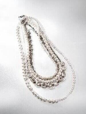 貴和製作所“フラワービーズ”煌めくピンクスニーカー＆クリスタルのリボンクリップ、ラフォーレ原宿で｜写真1