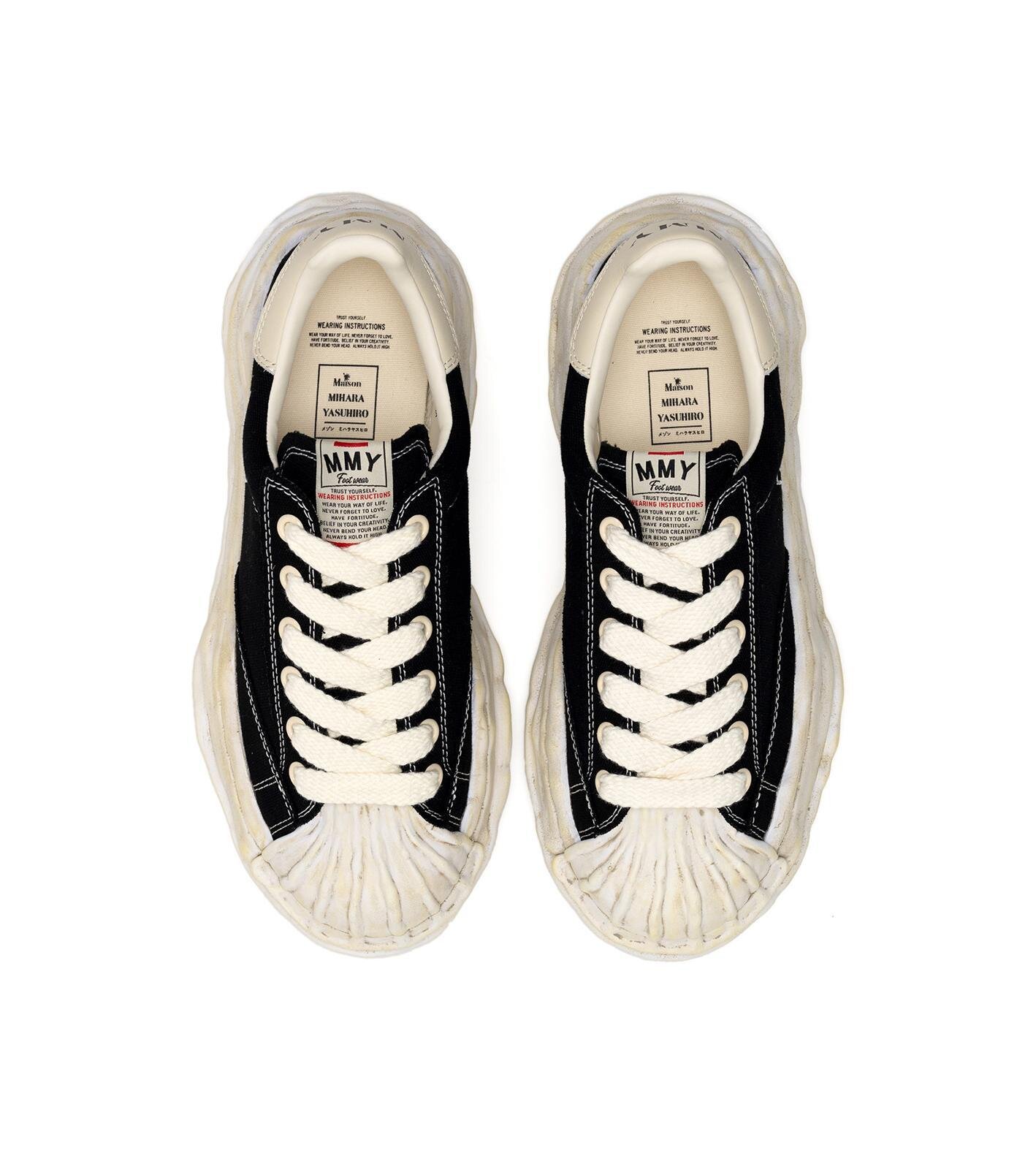 メゾン ミハラヤスヒロ“最大規模”の新旗艦店が神宮前ビルディングに、限定スニーカーも｜写真2