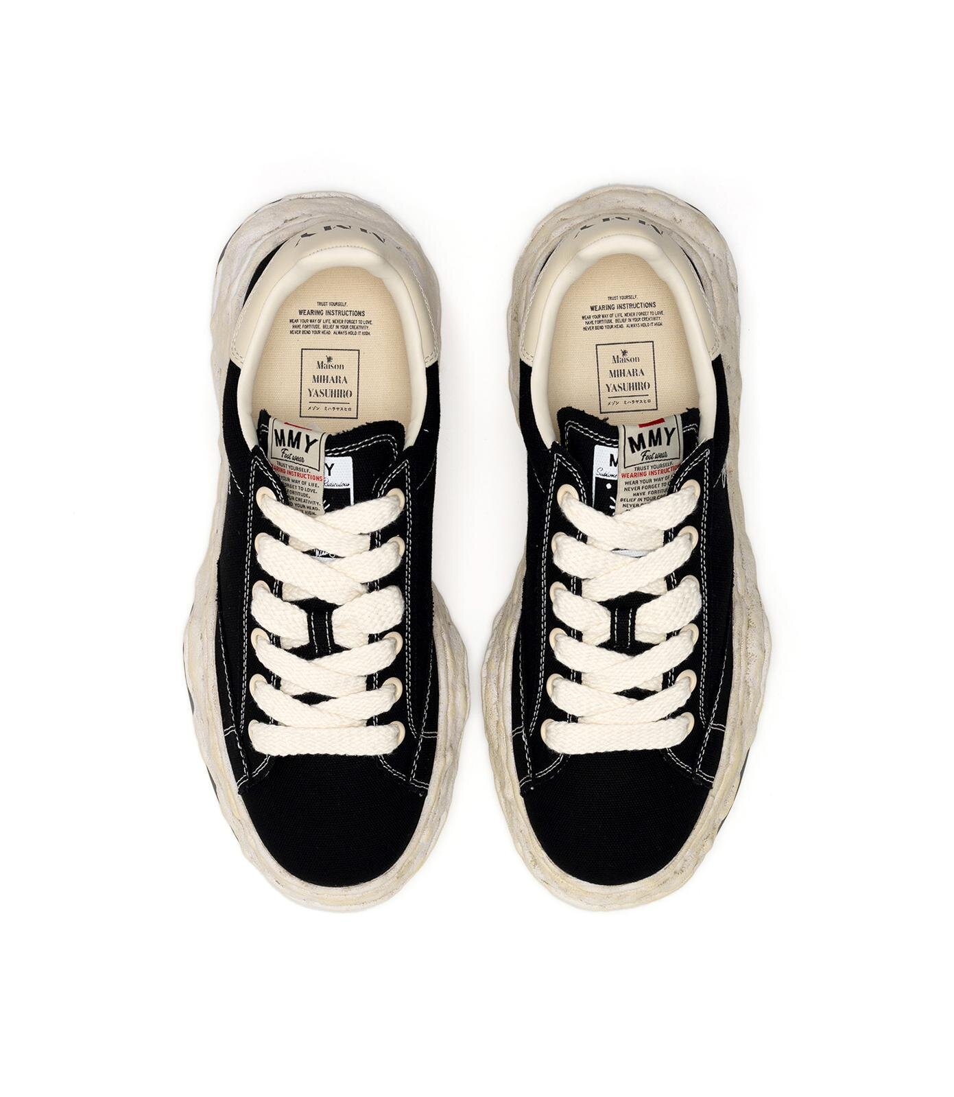 メゾン ミハラヤスヒロ“最大規模”の新旗艦店が神宮前ビルディングに、限定スニーカーも｜写真6