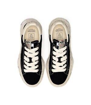 メゾン ミハラヤスヒロ“最大規模”の新旗艦店が神宮前ビルディングに、限定スニーカーも｜写真6