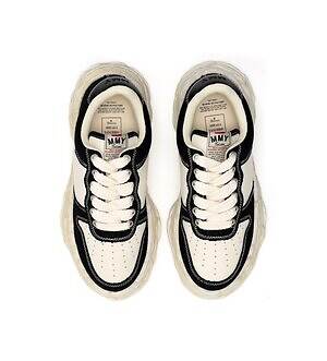 メゾン ミハラヤスヒロ“最大規模”の新旗艦店が神宮前ビルディングに、限定スニーカーも｜写真14