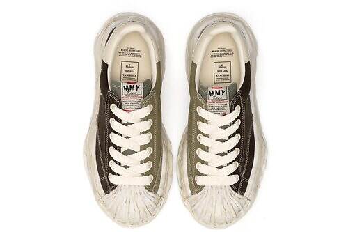 メゾン ミハラヤスヒロ“最大規模”の新旗艦店が神宮前ビルディングに、限定スニーカーも