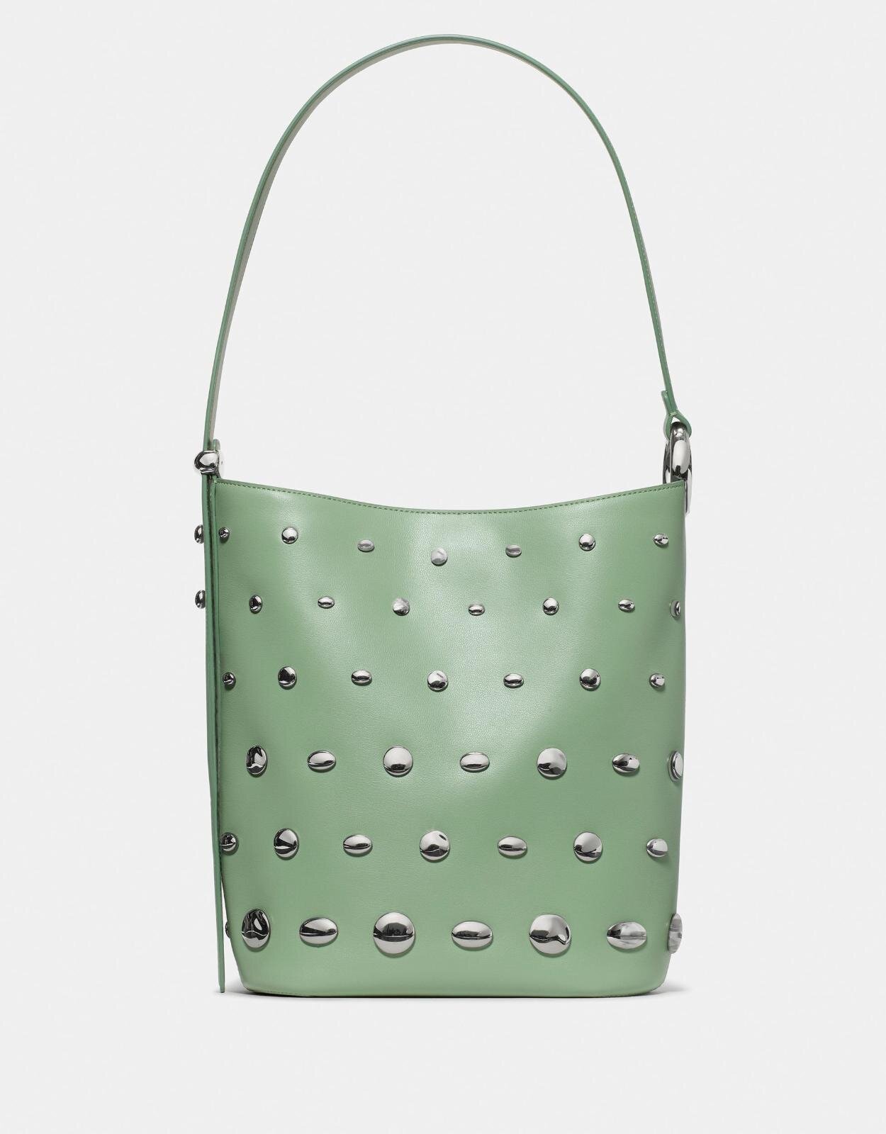 ケイト・スペードの25年クリスマス、“スタッズ”煌めくバケットバッグ＆羊のもこもこバッグチャーム｜写真3