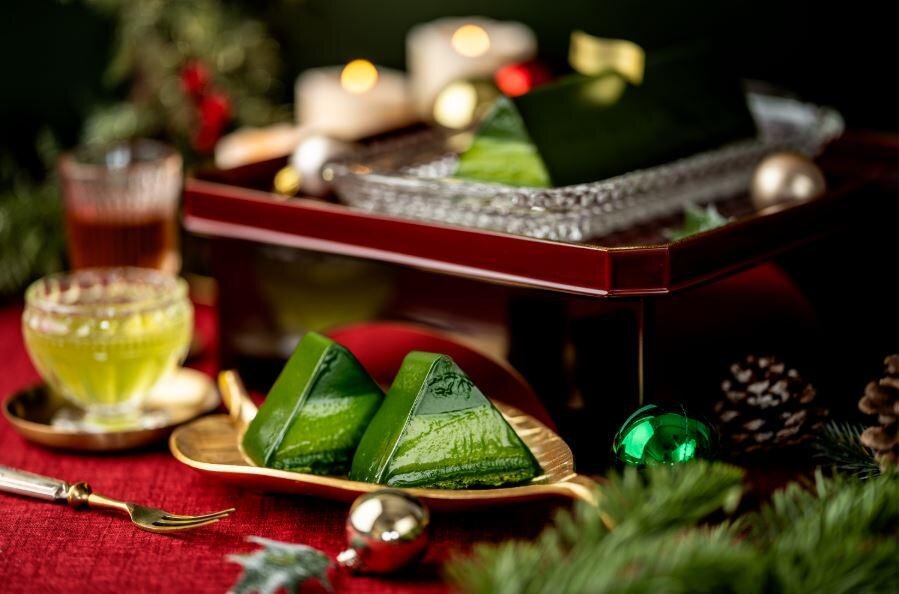 祇園辻利の25年クリスマスケーキ、濃茶ショコラムースや抹茶塩ガナッシュなど“5種の抹茶”を重ねて｜写真1