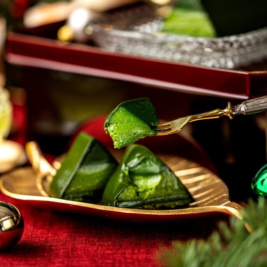 祇園辻利の25年クリスマスケーキ、濃茶ショコラムースや抹茶塩ガナッシュなど“5種の抹茶”を重ねて｜写真8