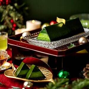 祇園辻利の25年クリスマスケーキ、濃茶ショコラムースや抹茶塩ガナッシュなど“5種の抹茶”を重ねて｜写真6