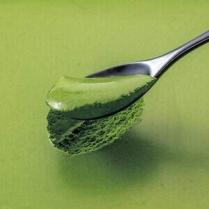 祇園辻利の25年クリスマスケーキ、濃茶ショコラムースや抹茶塩ガナッシュなど“5種の抹茶”を重ねて｜写真3