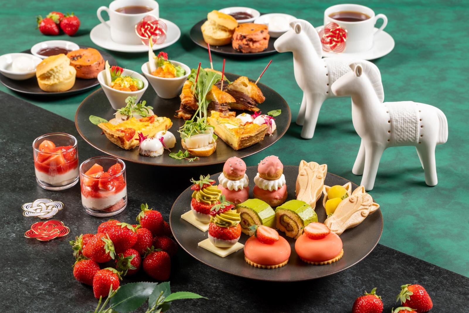 グランド ハイアット 東京「ストロベリー＆宇治抹茶 ニューイヤー アフタヌーンティー」 期間：2026年1月5日(月)～1月31日(土)