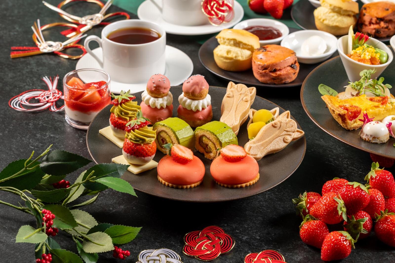 グランド ハイアット 東京の”新春”苺＆抹茶アフタヌーンティー、主役は26年干支「うま」のもなか | 写真