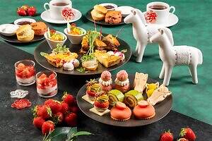 グランド ハイアット 東京の”新春”苺＆抹茶アフタヌーンティー、主役は26年干支「うま」のもなか｜写真1