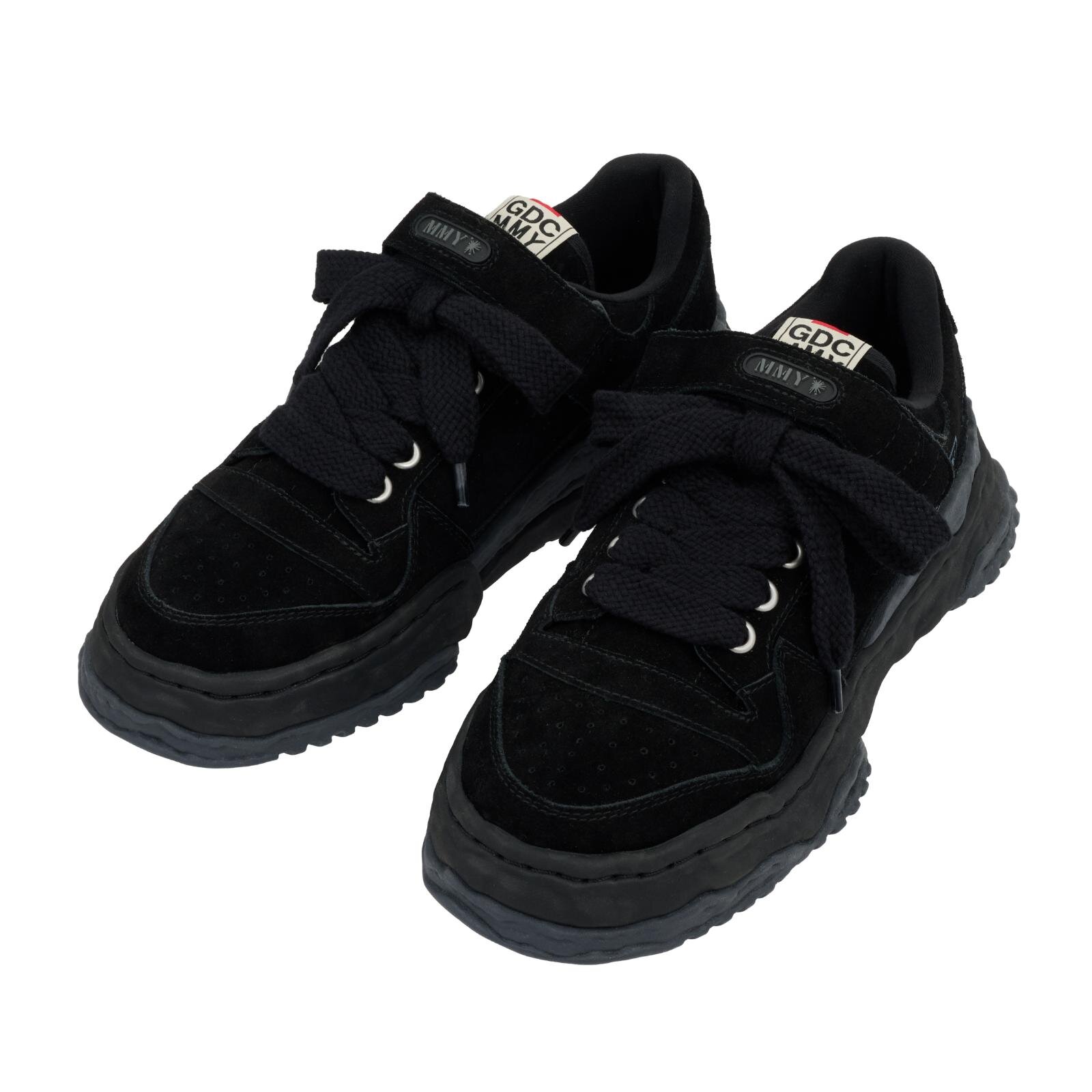 メゾン ミハラヤスヒロ×GDC、“赤い8芒星”刺繍のスニーカー＆熊と鷹のサテンブルゾン｜写真1