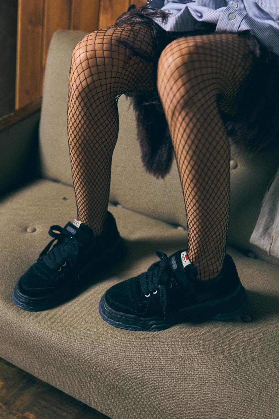 メゾン ミハラヤスヒロ×GDC、“赤い8芒星”刺繍のスニーカー＆熊と鷹のサテンブルゾン｜写真32