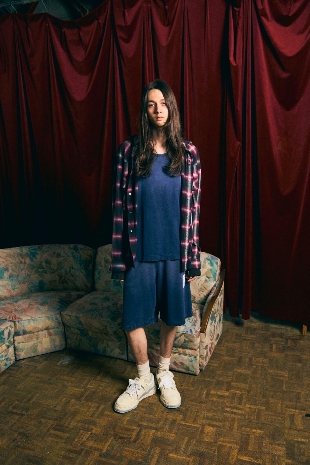 メゾン ミハラヤスヒロ×GDC、“赤い8芒星”刺繍のスニーカー＆熊と鷹のサテンブルゾン｜写真25