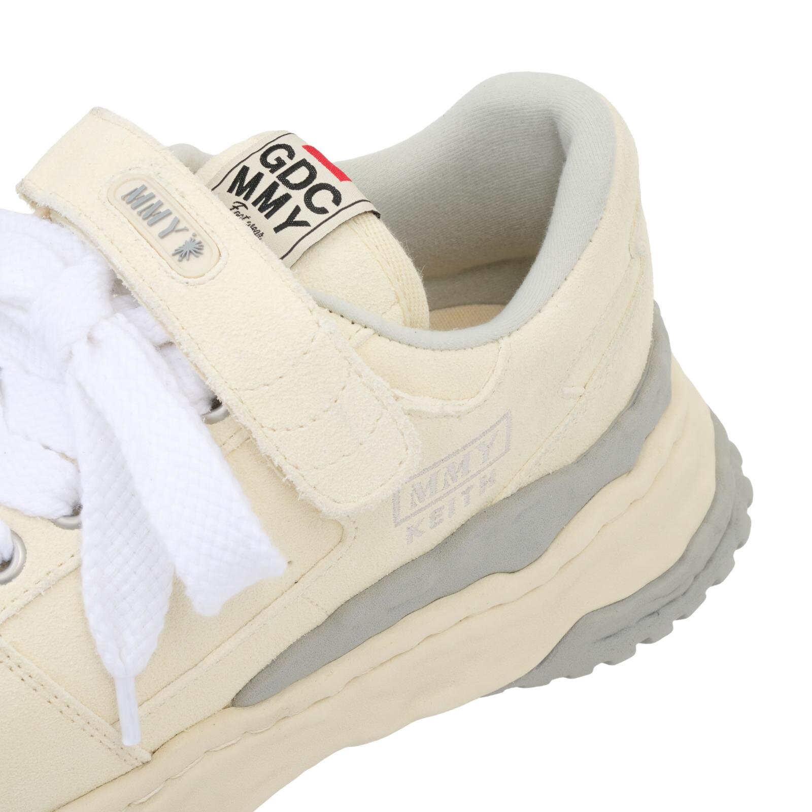 メゾン ミハラヤスヒロ×GDC、“赤い8芒星”刺繍のスニーカー＆熊と鷹のサテンブルゾン｜写真10