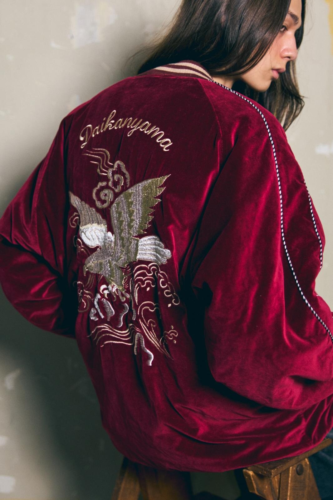 メゾン ミハラヤスヒロ×GDC、“赤い8芒星”刺繍のスニーカー＆熊と鷹のサテンブルゾン｜写真31