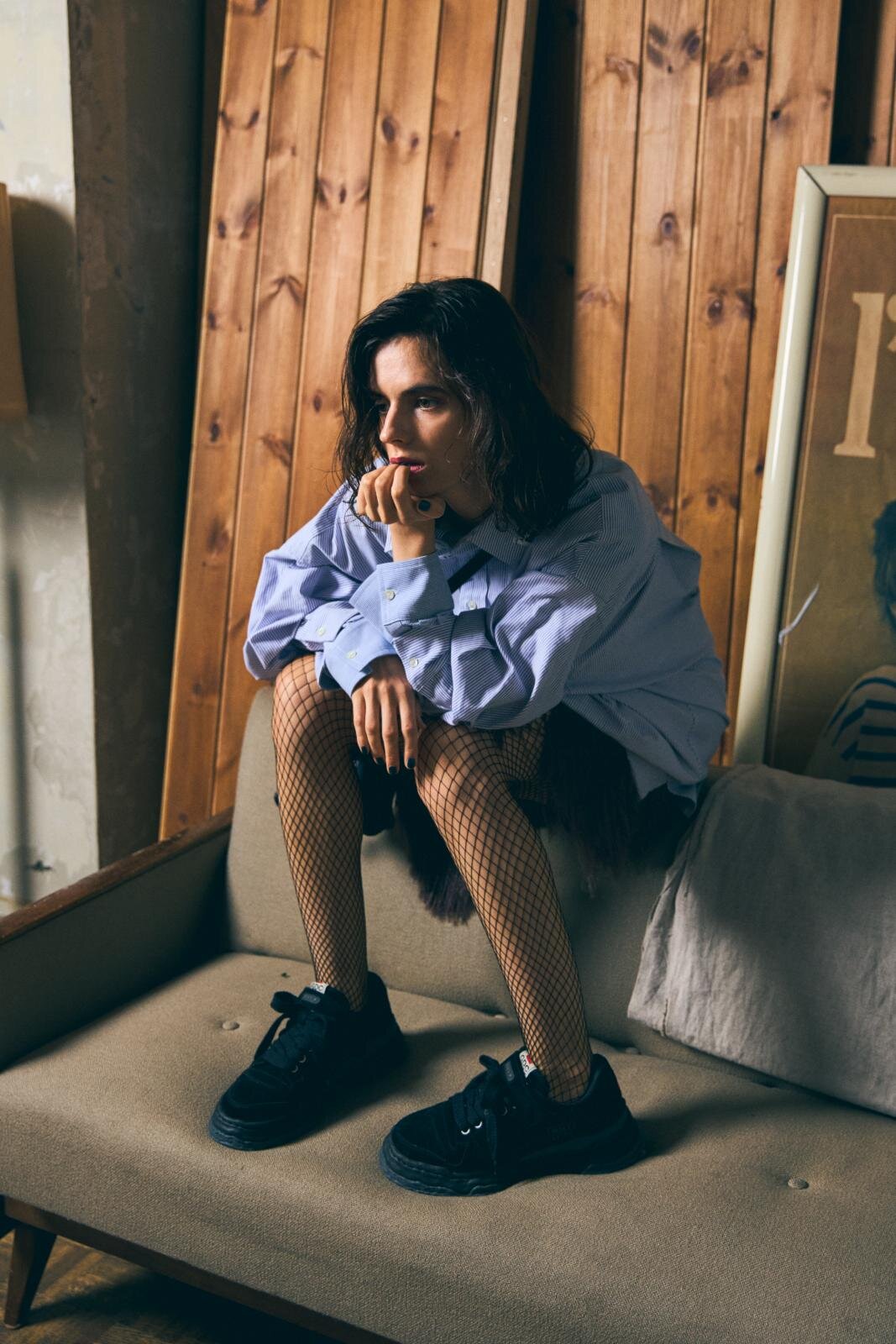 メゾン ミハラヤスヒロ×GDC、“赤い8芒星”刺繍のスニーカー＆熊と鷹のサテンブルゾン｜写真30