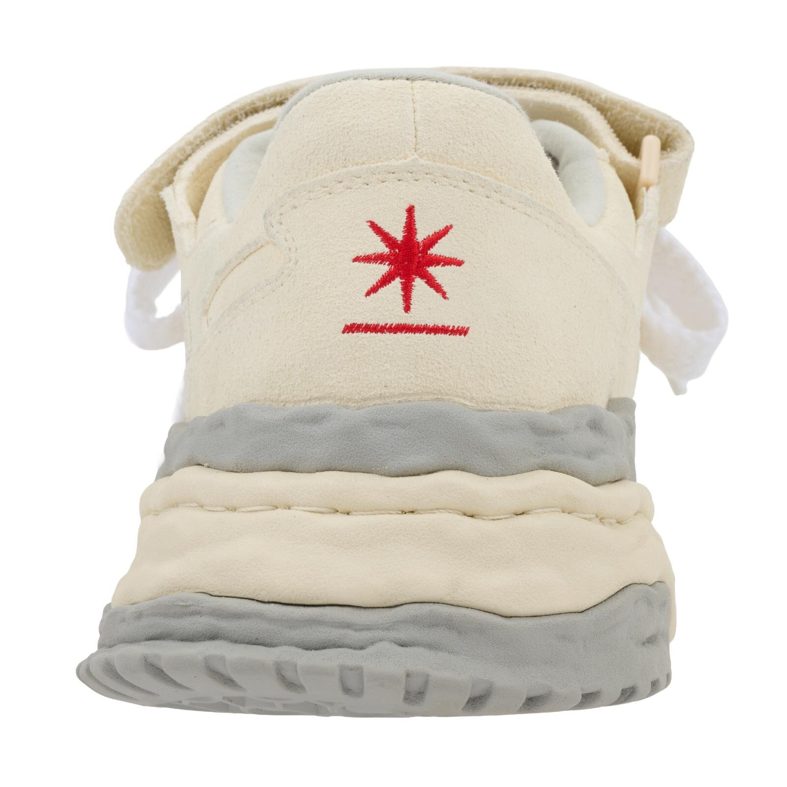 メゾン ミハラヤスヒロ×GDC、“赤い8芒星”刺繍のスニーカー＆熊と鷹のサテンブルゾン｜写真11