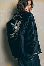 メゾン ミハラヤスヒロ×GDC、“赤い8芒星”刺繍のスニーカー＆熊と鷹のサテンブルゾン｜写真34