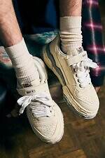 メゾン ミハラヤスヒロ×GDC、“赤い8芒星”刺繍のスニーカー＆熊と鷹のサテンブルゾン｜写真23