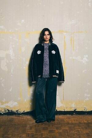 メゾン ミハラヤスヒロ×GDC、“赤い8芒星”刺繍のスニーカー＆熊と鷹のサテンブルゾン｜写真33