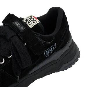 メゾン ミハラヤスヒロ×GDC、“赤い8芒星”刺繍のスニーカー＆熊と鷹のサテンブルゾン｜写真4