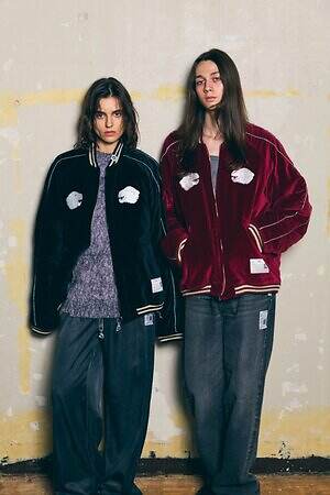 メゾン ミハラヤスヒロ×GDC、“赤い8芒星”刺繍のスニーカー＆熊と鷹のサテンブルゾン｜写真36