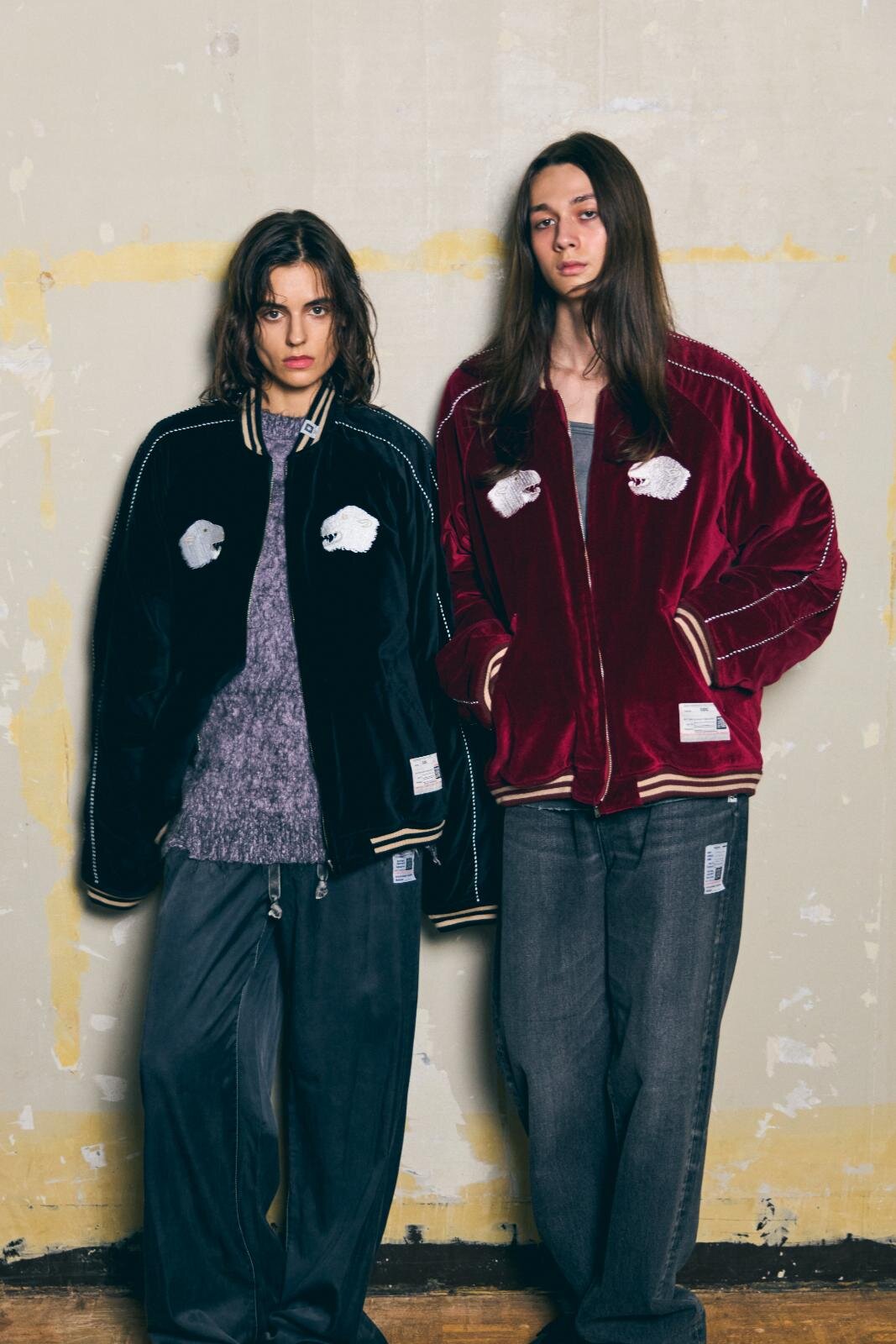 メゾン ミハラヤスヒロ×GDC、“赤い8芒星”刺繍のスニーカー＆熊と鷹のサテンブルゾン｜写真36