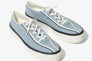 ニードルズ×ワクワのデッキシューズ、パイピングを配したキャンバスorスエードの厚底スニーカー