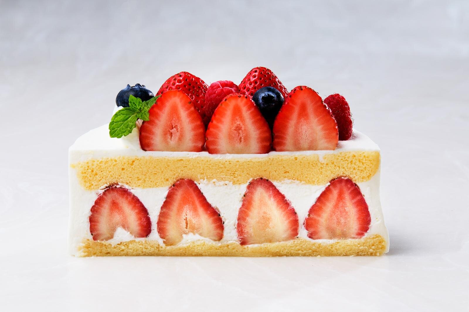 JWマリオット・ホテル奈良25年クリスマスケーキ、羽モチーフの苺ショート＆”鹿の角チョコ”乗せケーキ｜写真7