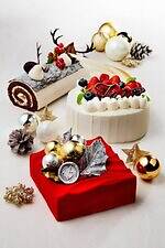 JWマリオット・ホテル奈良25年クリスマスケーキ、羽モチーフの苺ショート＆”鹿の角チョコ”乗せケーキ｜写真1