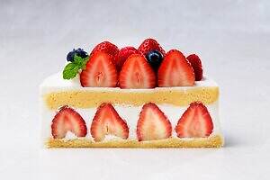 JWマリオット・ホテル奈良25年クリスマスケーキ、羽モチーフの苺ショート＆”鹿の角チョコ”乗せケーキ｜写真7