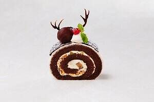 JWマリオット・ホテル奈良25年クリスマスケーキ、羽モチーフの苺ショート＆”鹿の角チョコ”乗せケーキ｜写真6