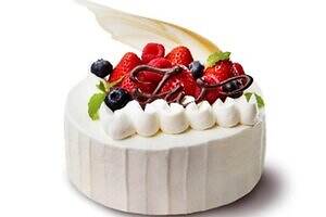 JWマリオット・ホテル奈良25年クリスマスケーキ、羽モチーフの苺ショート＆”鹿の角チョコ”乗せケーキ