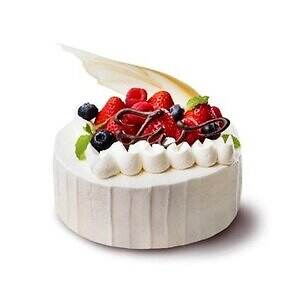 JWマリオット・ホテル奈良25年クリスマスケーキ、羽モチーフの苺ショート＆”鹿の角チョコ”乗せケーキ｜写真2