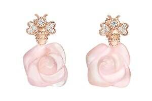 ディオール“薔薇咲く”ファインジュエリー「ラ ローズ ディオール」ミツバチがとまる花ピアスなど