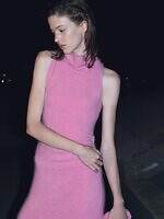 スナイデル“上質素材”のウェア、スカーフ付きミドルコート＆ふわふわオフショルニット｜写真8