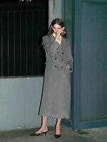 スナイデル“上質素材”のウェア、スカーフ付きミドルコート＆ふわふわオフショルニット｜写真9