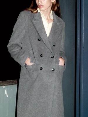 スナイデル“上質素材”のウェア、スカーフ付きミドルコート&ふわふわオフショルニット|写真10